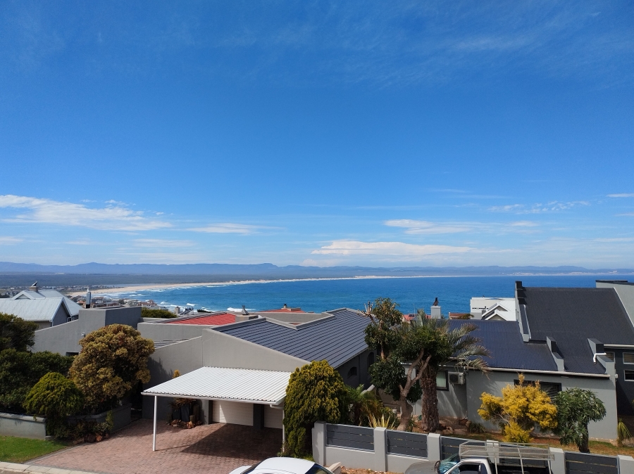 7 Bedroom Property for Sale in Wavecrest Eastern Cape